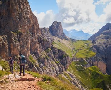 Gruppe von Personen beim Wandern