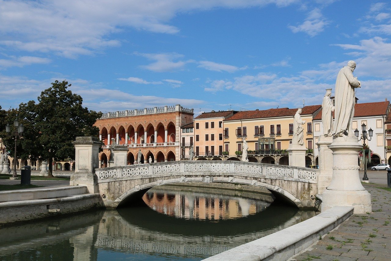 découvrir-padua-architecture-fresques-et-marchés